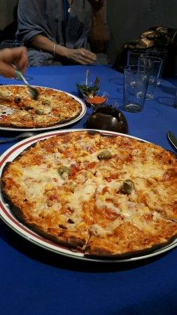 PIZZA NAELLE au feu de bois